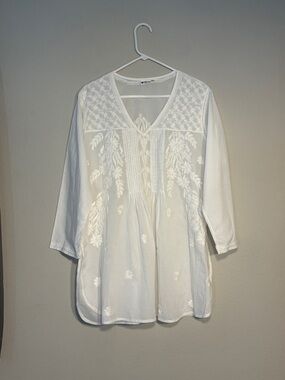 Sévya Handmade White Cotton Divya Tunic - Hand-Embroidered Chikankari Boho Top